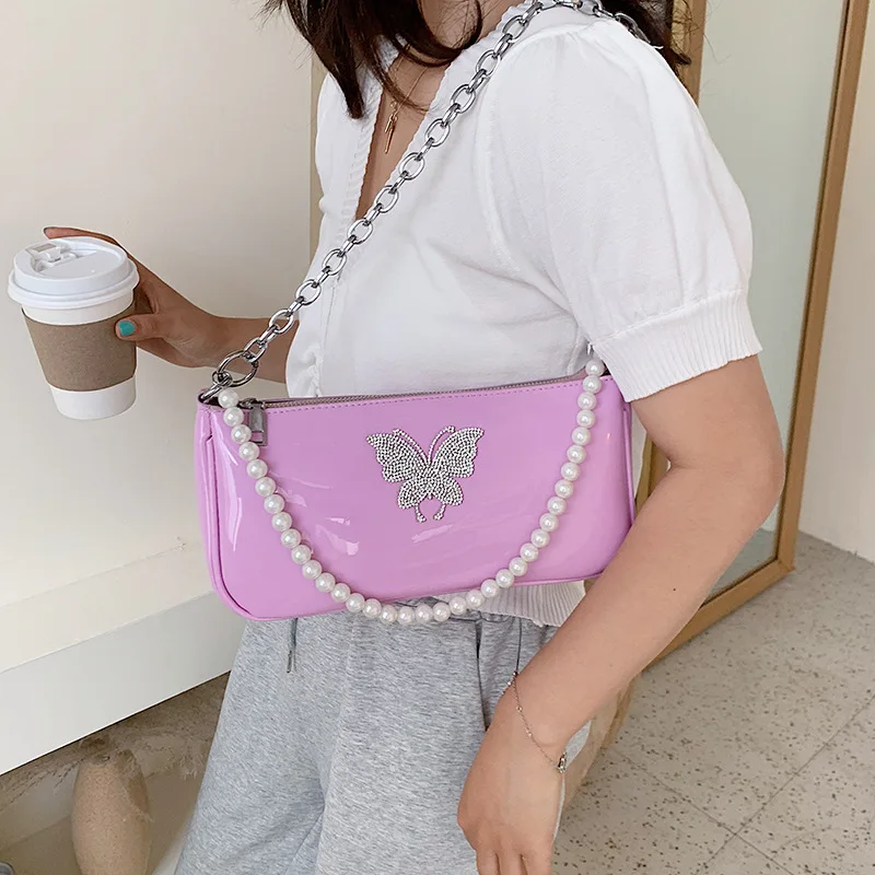 Женская сумка мессенджер маленькая из яркой кожи на молнии с цепочкой винтажная