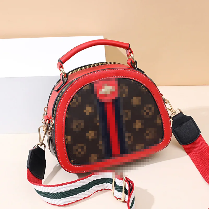 

2021 new hot Korean small round bag fashion Korean bee shoulder phone bag girl bag messenger bag
