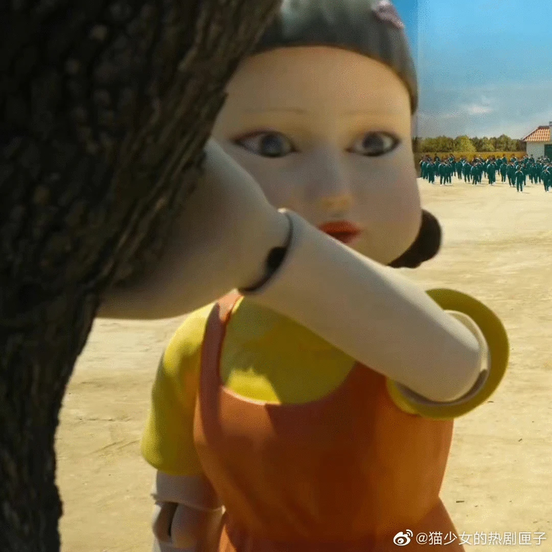 

Корейская игра кальмар, игра кальмар, маскированный человек, украшение из смолы, деревянная фигурка, фигурка, Коллекционная модель ручной р...