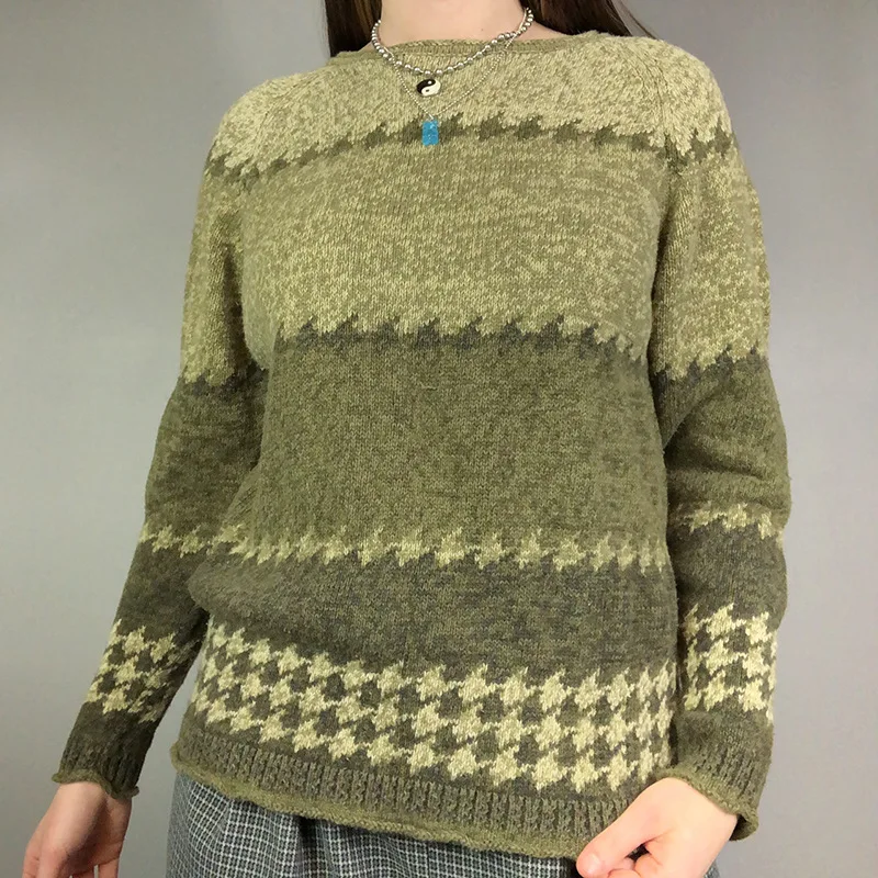 

Женский свитер в полоску, с рисунком «гусиные лапки»