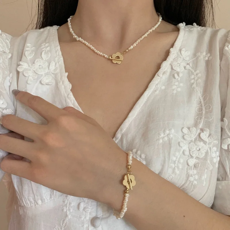 

Origin Summer Simple Flower Chain Necklaces Beaded Natural Freshwater Pearl Necklaces for Women Toggle Clasp Flowers Necklaces