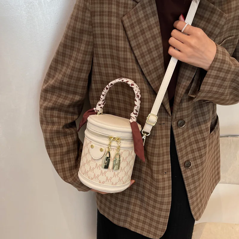 

Women Round Barrel Handbags Autumn Winter Pu Leather Vintage Silk Scarf Bucket Bag New Luxury Classic Brand Letter Crossbody Bag