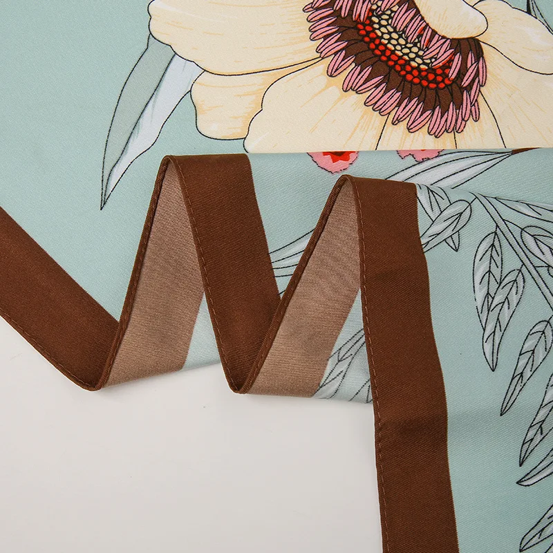 Рисунок 2 - Женский шарф с цветочным принтом