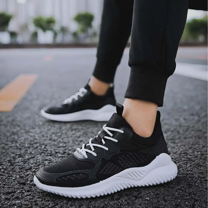 

2021 New Men's Casual Shoes Lace Up Breathable and Non Slip Comfortable Soft Sole Outdoor Running Shoes Fashion Design