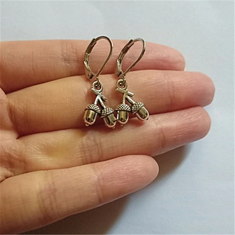 Pinecone Рычажные задние серьги Pinecones крошечные орех в форме сосны левербедки