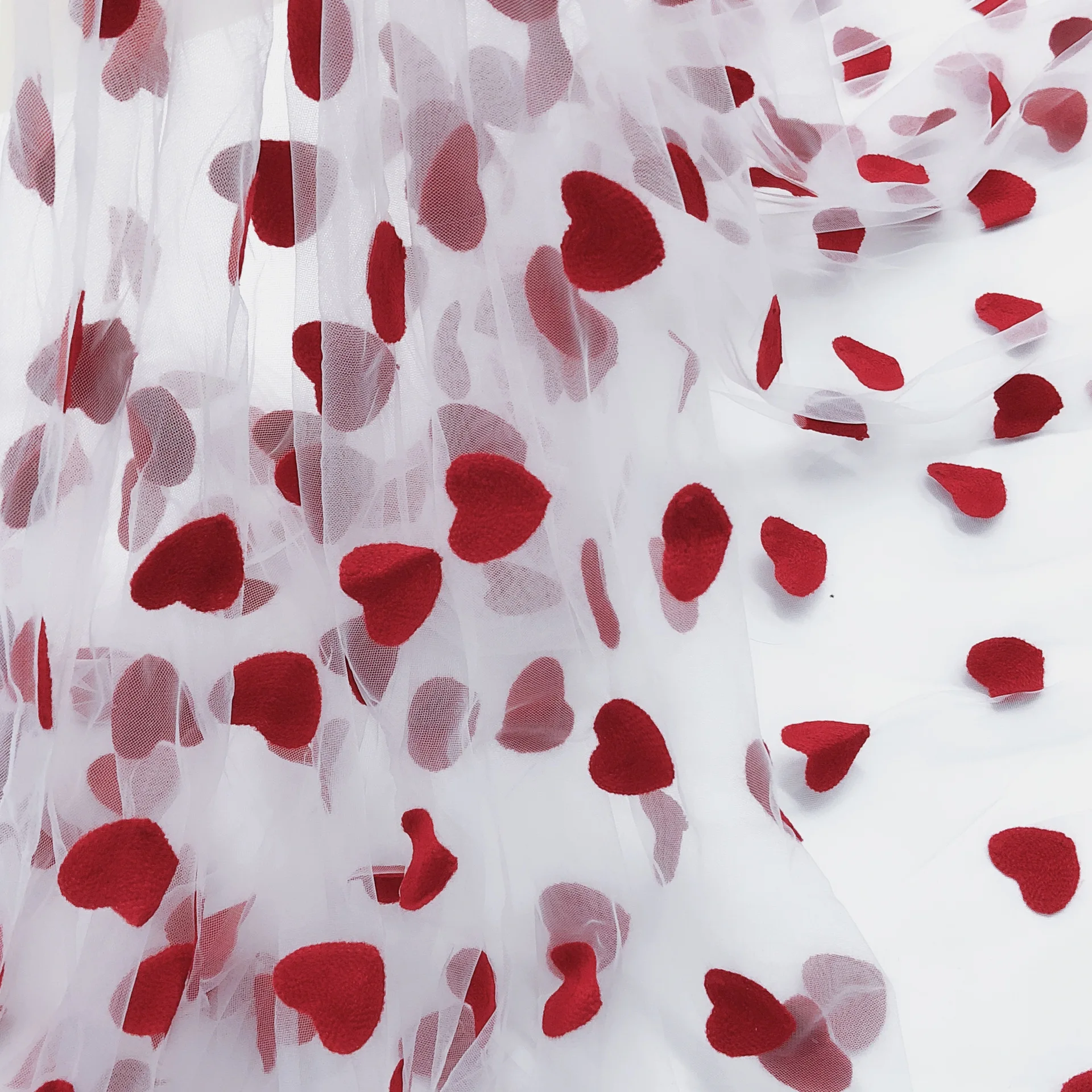 Новинка 2019 горячая Распродажа кружевная ткань с вышитым красным сердцем