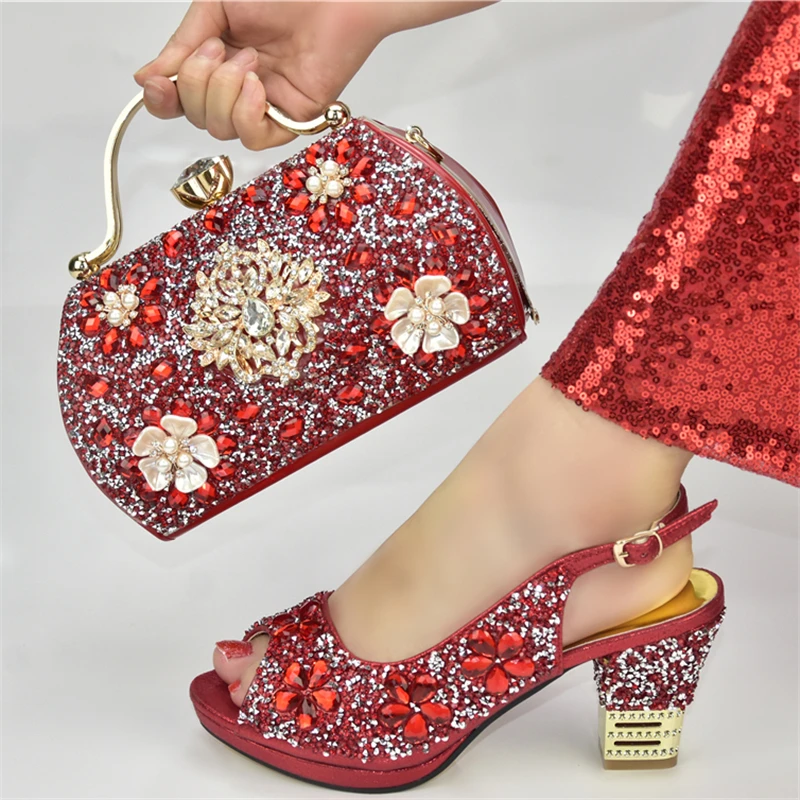 Новые женские свадебные туфли с сумочкой украшенные стразами элегантные