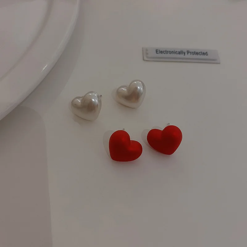 

Korea Sweet White Red Heart Earrings for Women Gold Color Alloy Big Simulated Pearl Heart Shaped Stud Earrings Pendientes 2020