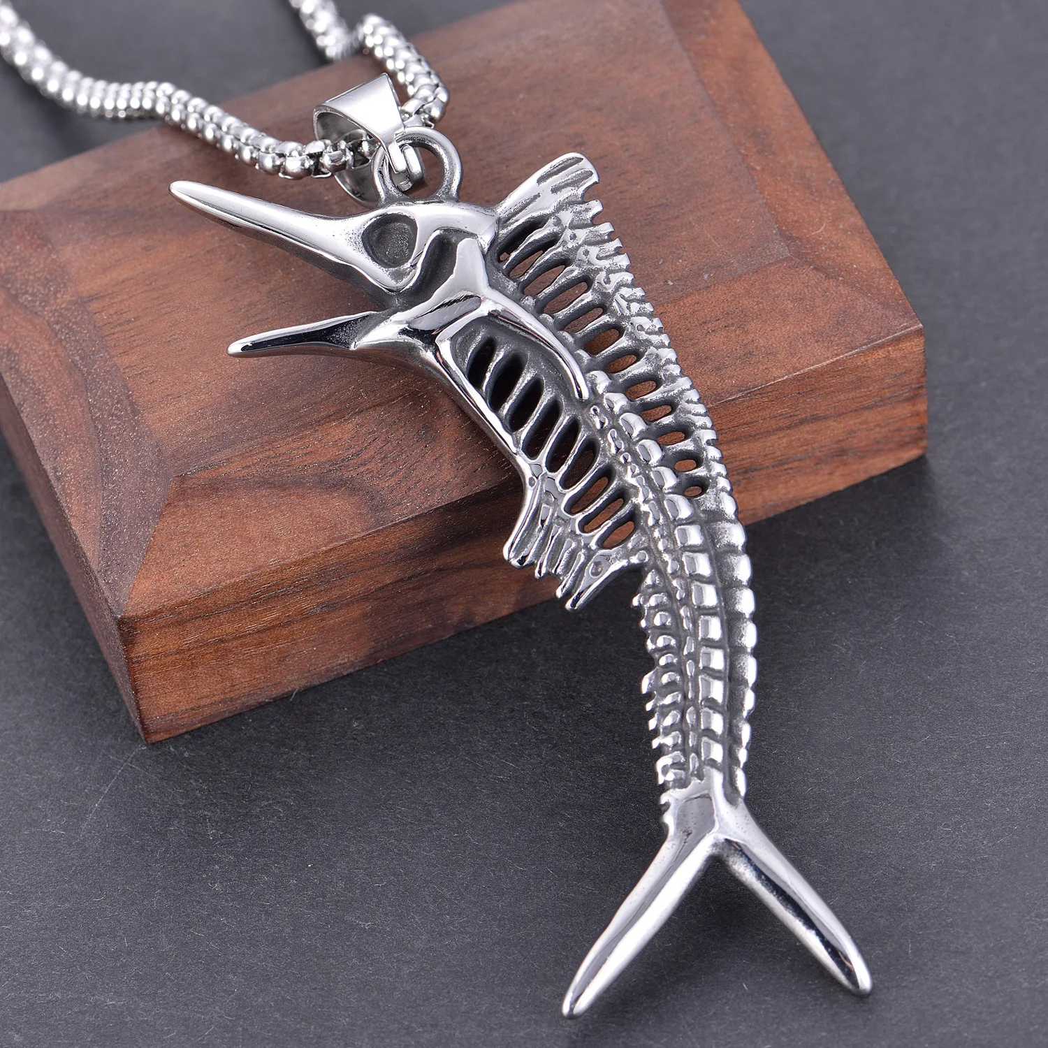 

European and American stainless steel jewelry retro men's titanium steel fishbone Necklace Pendant Stainless steel accessories