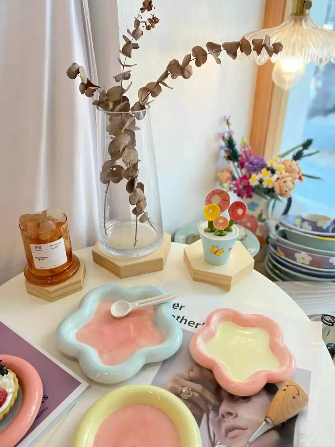 

Ins Round Hand-painted Breakfast Plate Girl Cute Flower Ceramic Creative Decoration Household Fruit Dessert Storage Dish