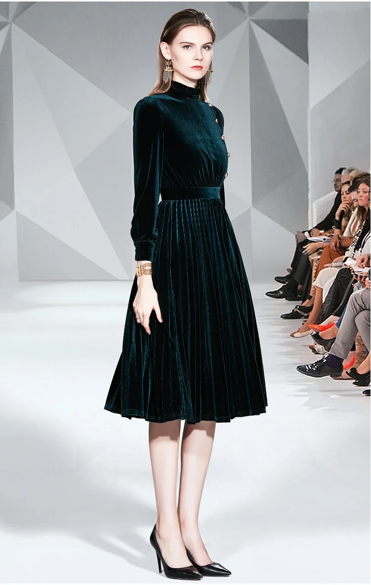 Осенне-зимнее платье с золотыми пуговицами бархатное винтажное во французском