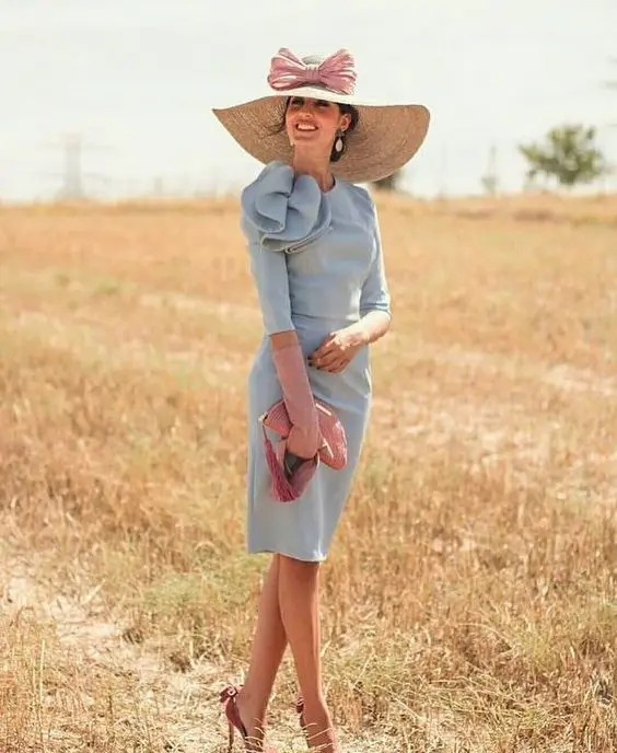 

Простое платье для матери невесты 2022 года для свадебной вечеринки с длинными рукавами до колен Короткие оборки на плечах футляр для женщин и мам