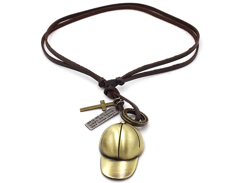 Винтажное ожерелье с кожаным шнуром и подвеской в виде бейсболки короткий