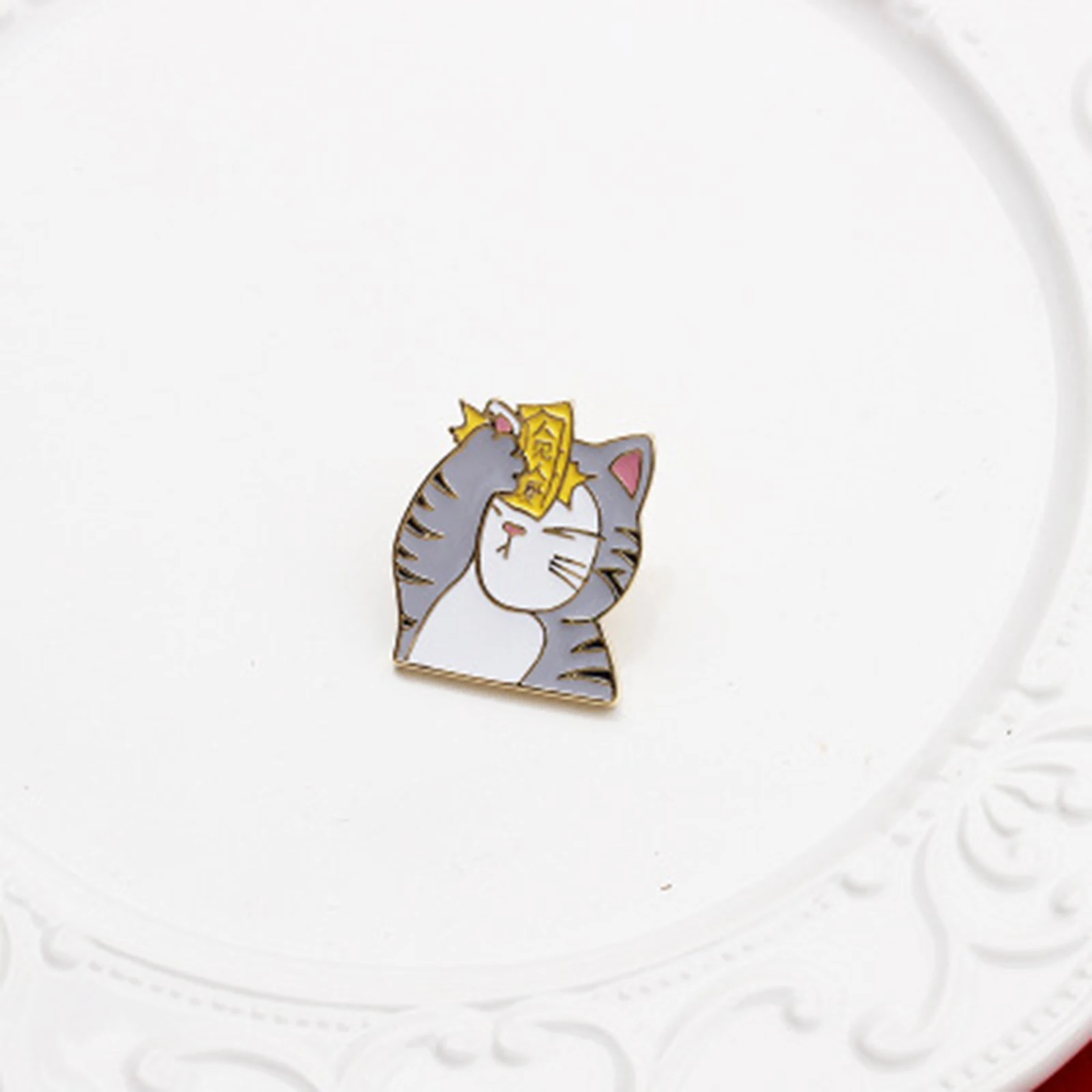 

1 Piece 3cmx2.5cmDrop Oil Cat Brooch Cartoon Animal Series Badges Accessories Lovely Fashion Zinc Alloy Brooch