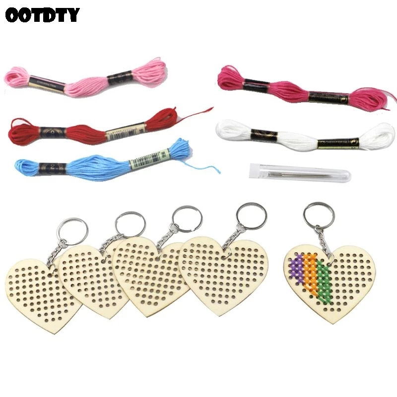 

Деревянный брелок для ключей с вышивкой крестиком в виде сердца, с шерстяной нитью, Сделай Сам Набор для рукоделия, украшение для одежды, сум...