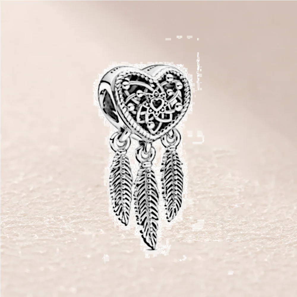 

799107C00Openwork Heart Three Feathers Dreamcatcher Charm