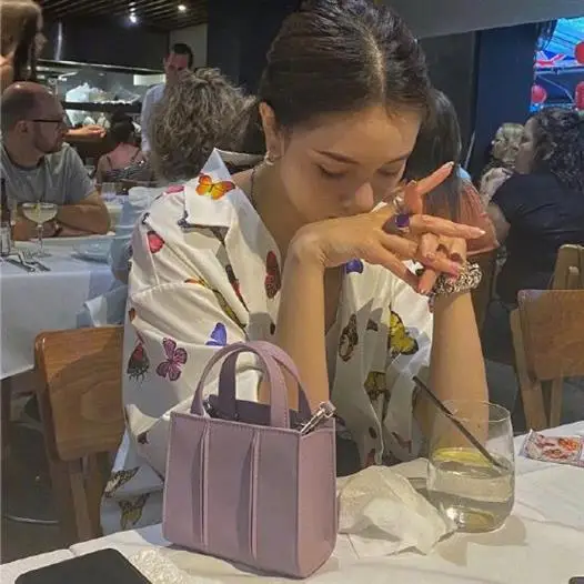 Маленькая квадратная сумка с откидной крышкой 2020 модная однотонная простая