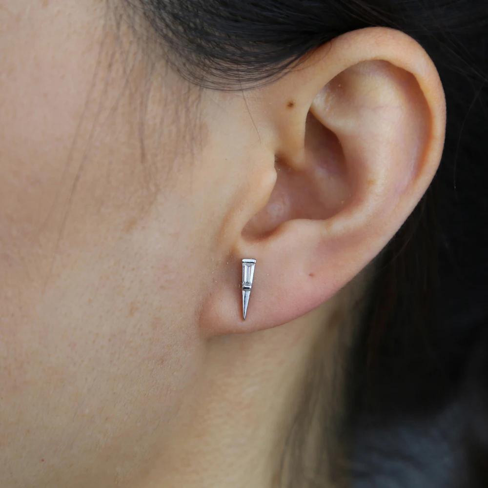 Женские серьги-гвоздики из серебра 925 пробы с фианитами |