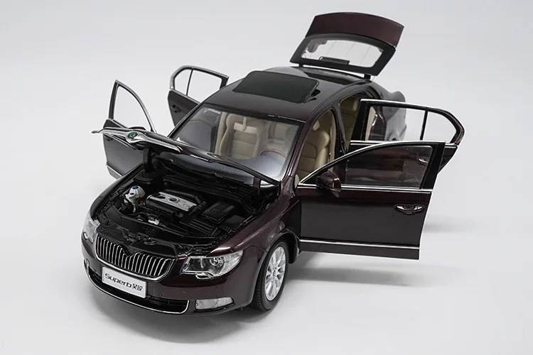 1:18 Skoda Superb сплав модель автомобиля статические металлические модельные автомобили оригинальная коробка для коллекции подарков