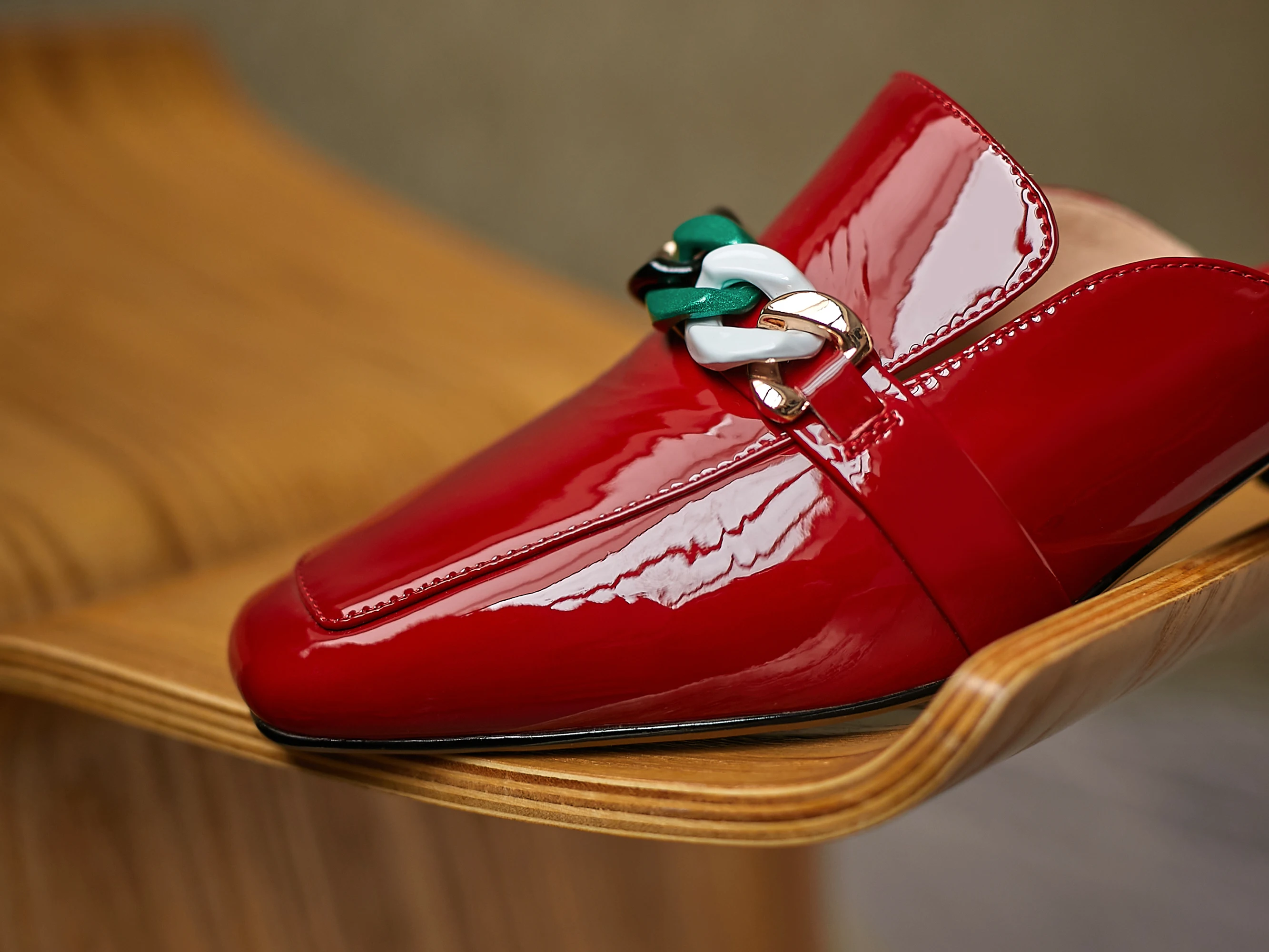 

Krazing pot puls size genuine leather square toe med heels metal decorations young lady vintage basic slip on women sandals L8f1