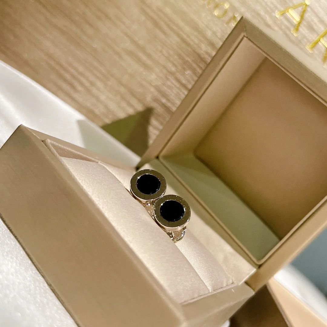 

Yunli 2021 Fashion New Earrings Designer Brand Gold Earrings Letters Gift Summer Luxury 925 Silver Needle Jewelry Porcelain