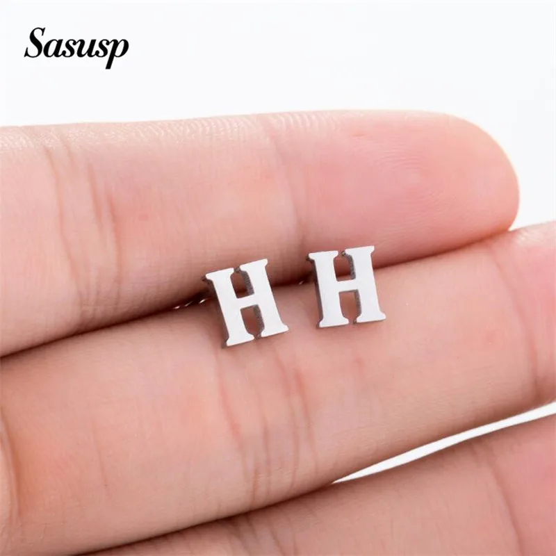 Sasusp серьги с подлинными буквами маленькие из нержавеющей стали алфавитом для