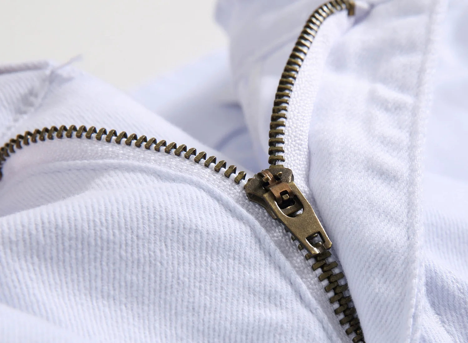 New White Men's Jeans Straight Denim Jeans Zippers Pockets Male Pants Slim Plus Size