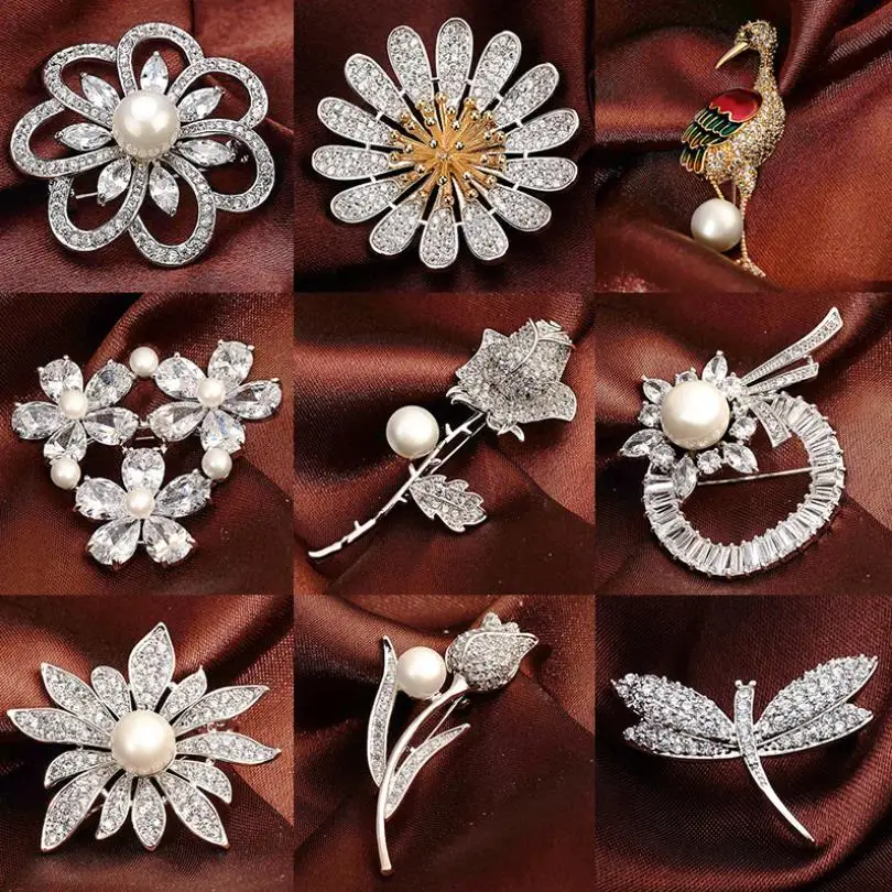 

Брошь с искусственным жемчугом и цирконом, с кристаллами