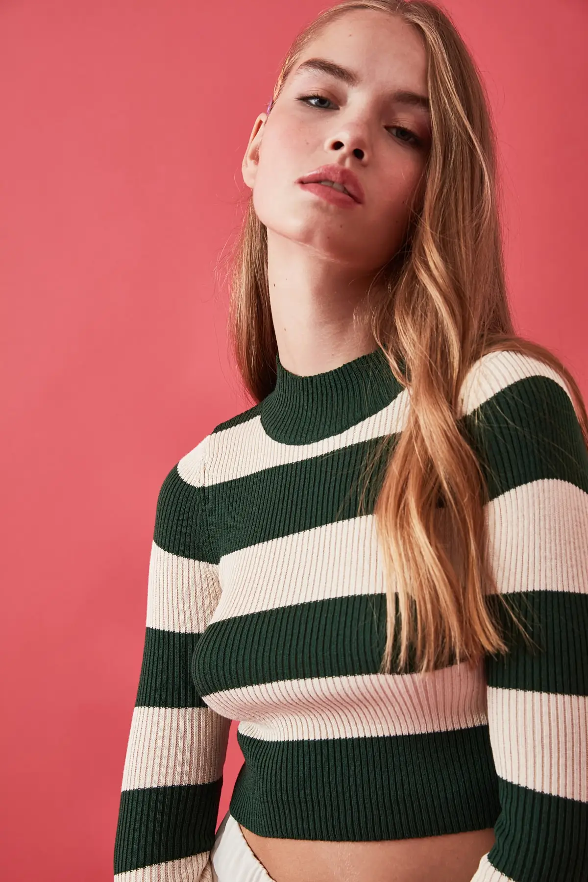 

Trendyol Black Striped Crop Knitwear Sweater TWOAW20KZ0255