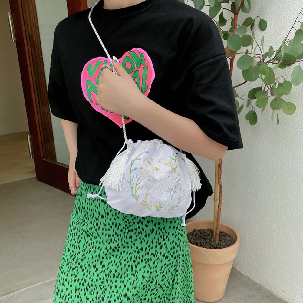 

Fashion Chinese Style Shoulder Crossbody Bag for Women Canvas Animal Embroidery Shoulder Bag Ladies Tassel Drawstring Handbag