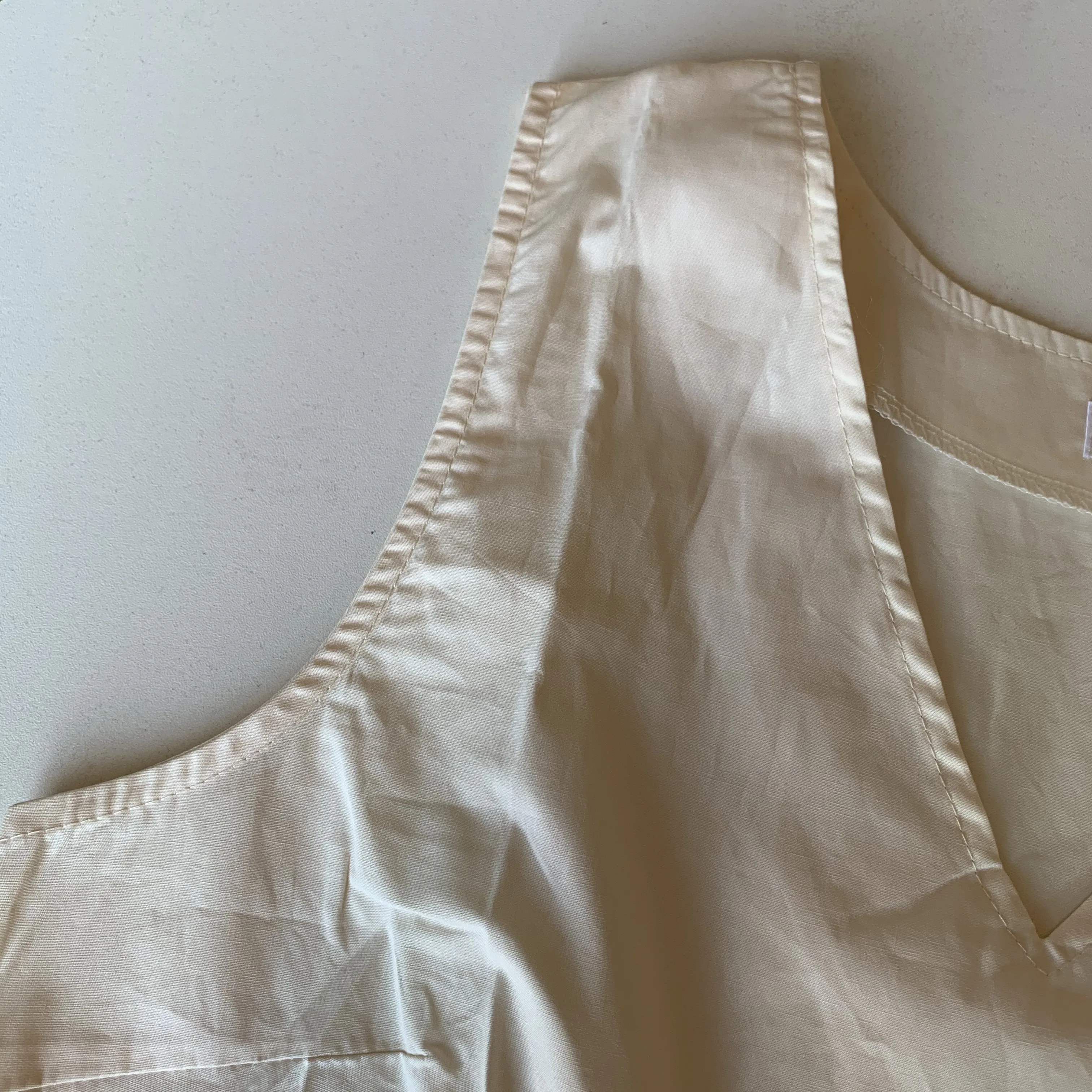 Простое минималистичное платье повседневное свободное однотонное в корейском и