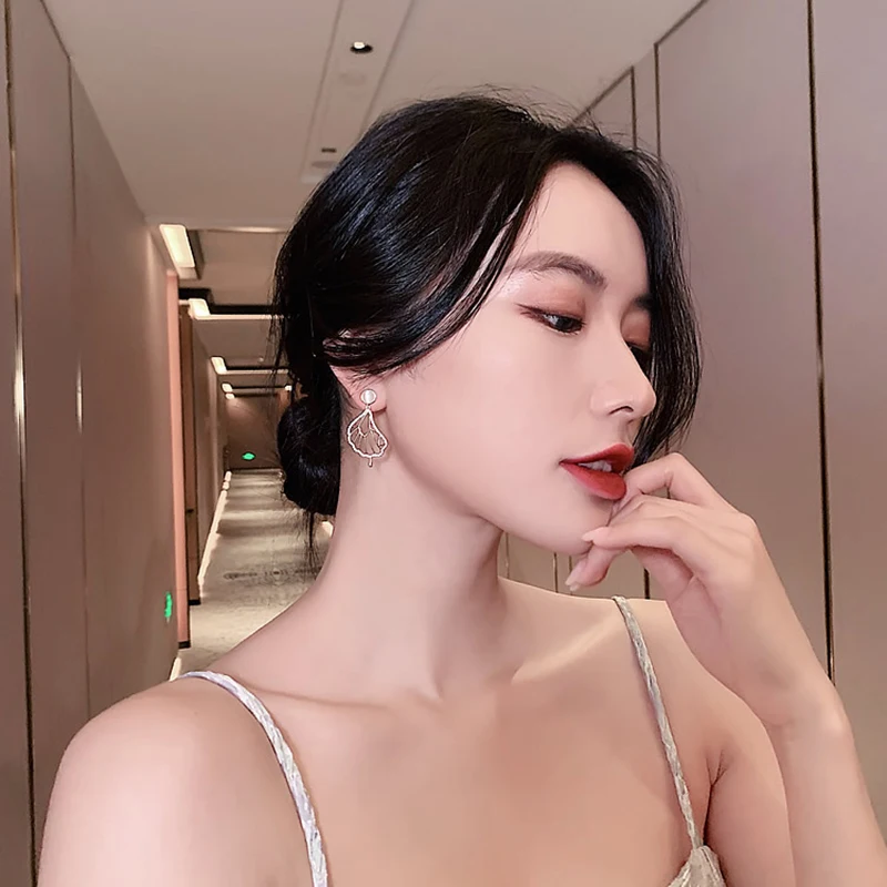 Корейские модные абстрактные простые серьги гвоздики в виде листьев лотоса с