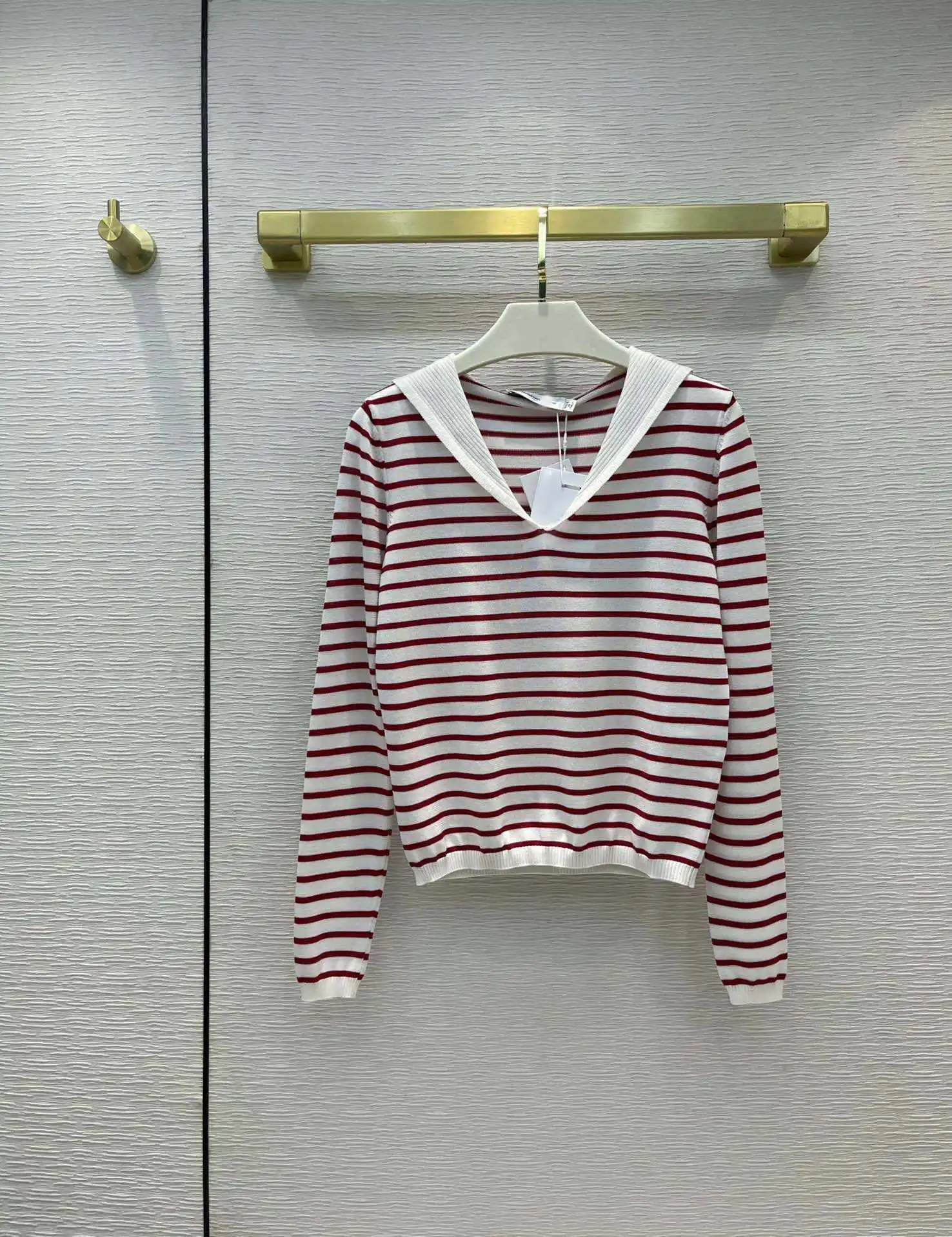 

Женская трикотажная рубашка в темно-синюю полоску, приталенная рубашка с длинным рукавом и V-образным вырезом, лето 2021