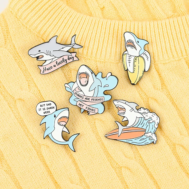 Эмалированная булавка Shark are Friends на заказ для лацкана в виде недели акулы банана