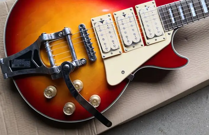 

Новая стандартная электрическая гитара rosewood С 3 звукоснимателями sunburst, электрическая гитара с Bigsby tremolo в наличии 62