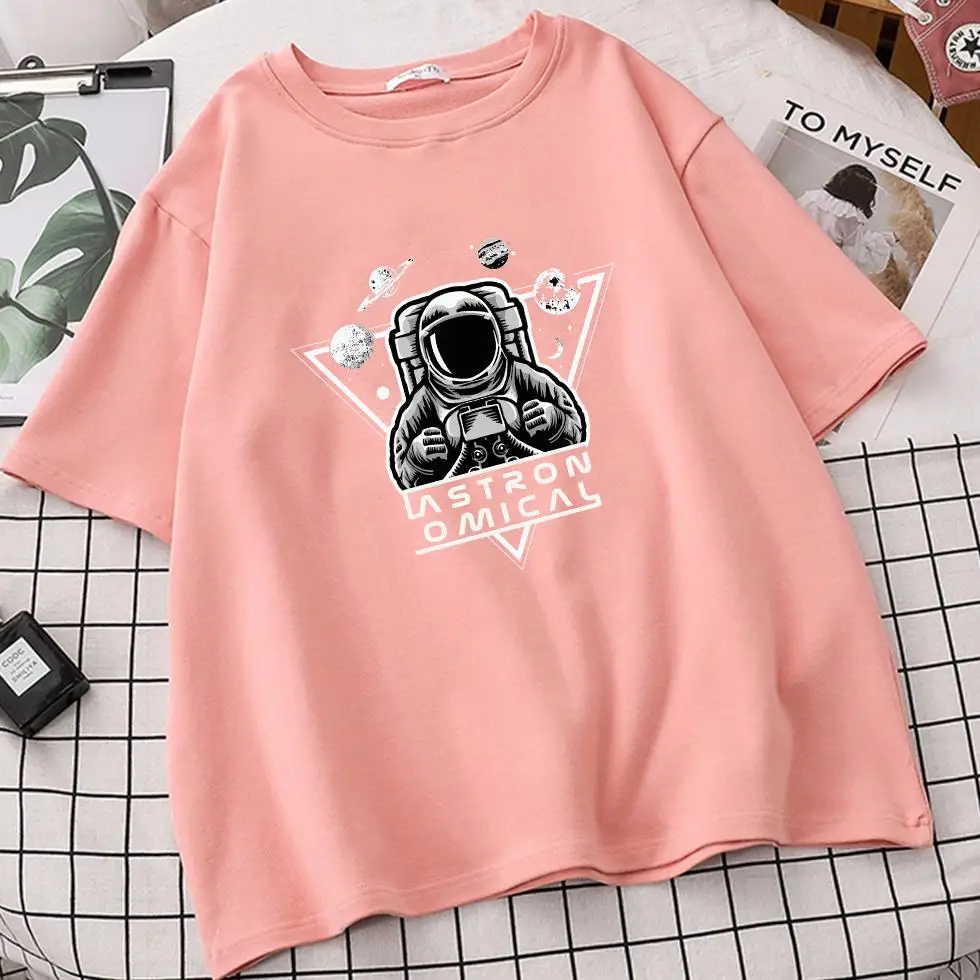 

Women Cotton Casual Short Sleeve Funny Design Astronaut Printing LadiesT Shirt O-neck Knitted Comfortable Fabric Street T-shirt