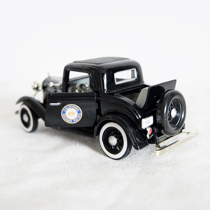 Модель старинная из металлического сплава в стиле ретро Классическая модель