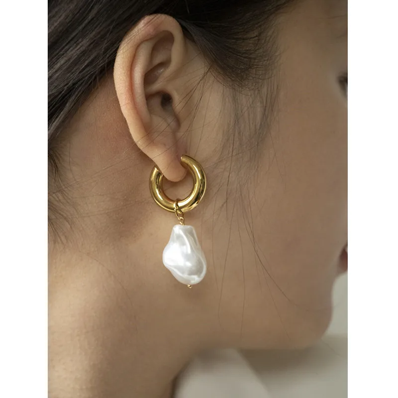 

Circle Earrings New Vintage High Imitation Baroque Pearl Earrings Gold Circle Earclip Women Jewelry Golden Punk Round A14257