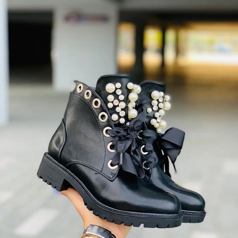 

Pearl Rhinestone Chelsea Ankle Boots Women Split Leather Platform Low Heel Riband Lace Zip Retro Trend Design Goth Ladies Shoes