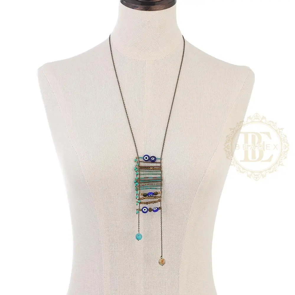 Одно модное ювелирное изделие полудрагоценный синтетический камень и стекло