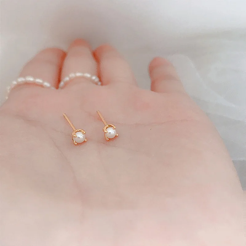 

New style light luxury Japanese four-claw small pearl earrings Simple fashion exquisite temperament women's earrings wholesale