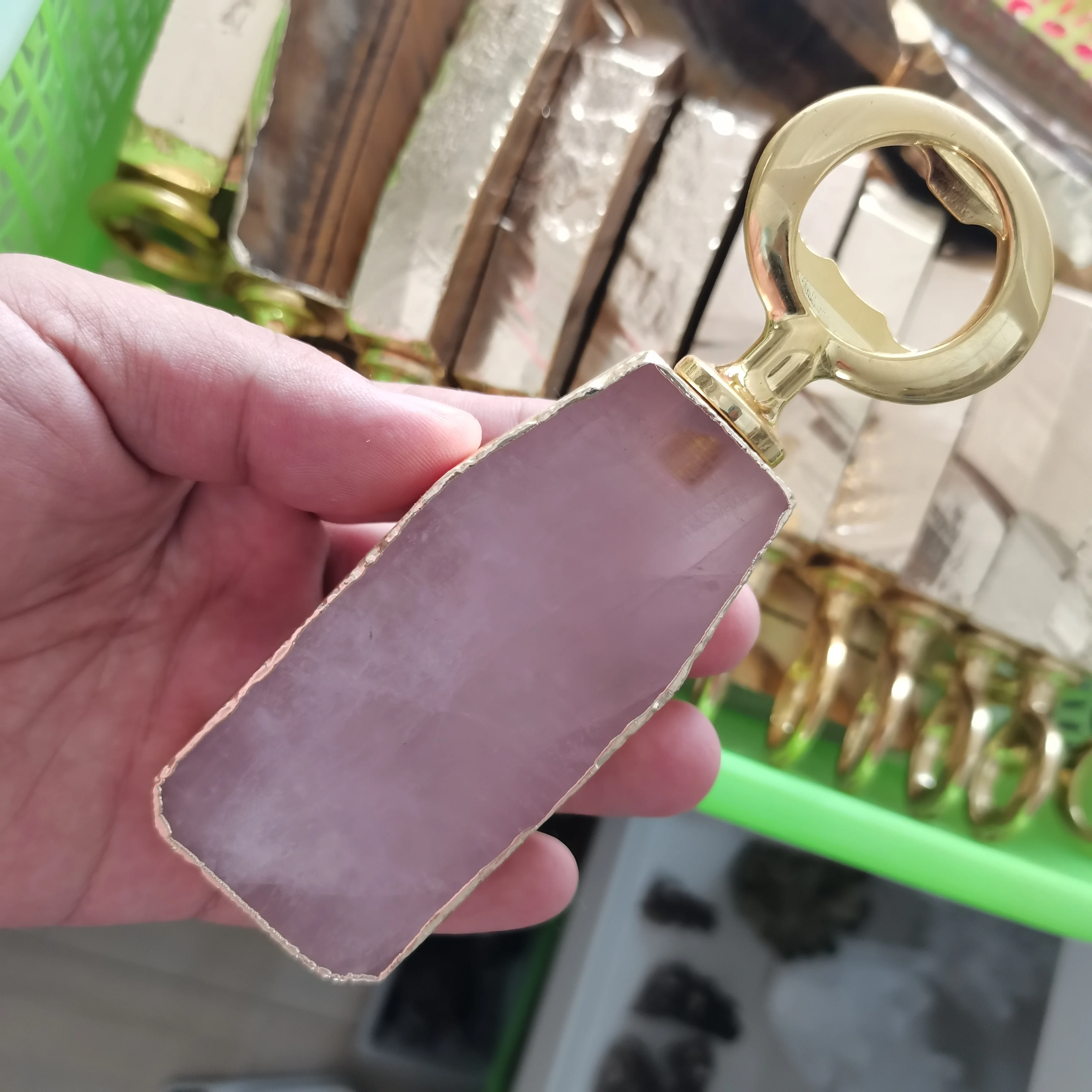 European natural pink crystal bottle opener Simple home hotel restaurant beer agate zinc alloy bottle opener home decoration
European natural pink crystal bottle opener Simple home hotel restaurant beer agate zinc alloy bottle opener home decoration