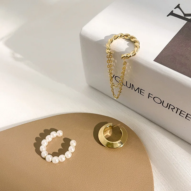 

Metal Chain Pearl Three Earrings Retro Fashion Elegant Is Ear Pierced Ear Bones Act The Role Ofing Is Tasted Women Jewelry Gift