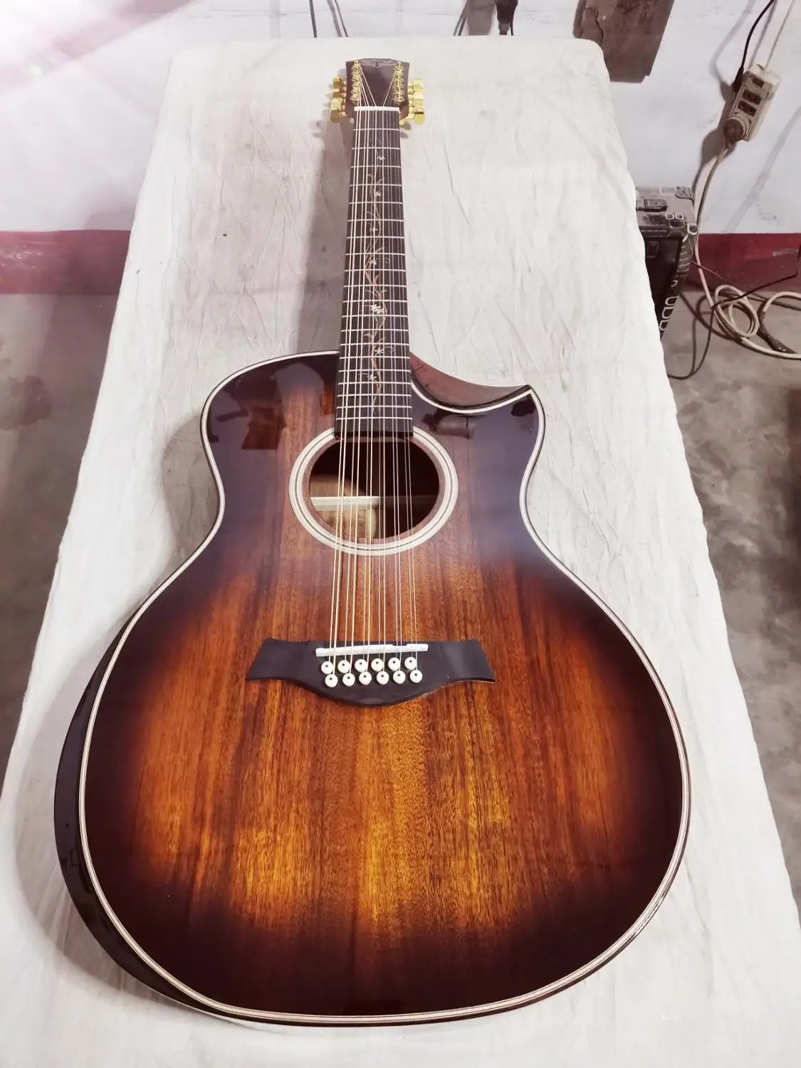 Бесплатная доставка полностью твердая деревянная 12 струнная цельная гитара под