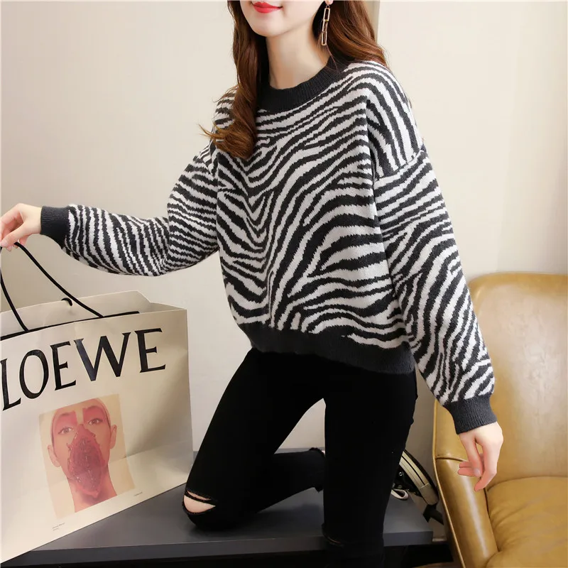 

2022 Fashion New Western Style Casual Striped Pullover Blouse Loose-fitting Outer Jacket Knitted Sweater Women Autumn And Winter