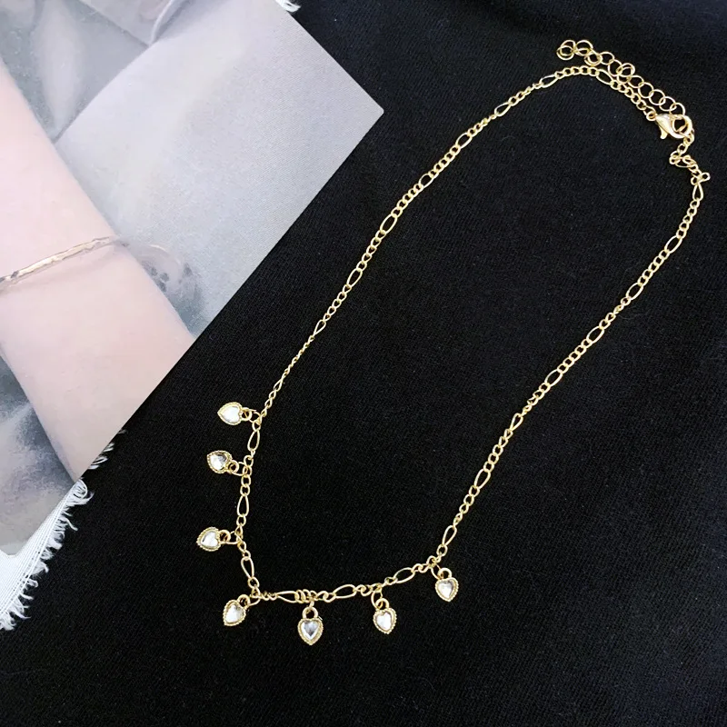 

Fashion female necklace retro 2021 new heart-shaped metal pendant on female neck jewelry female aesthetics gothic jewelry
