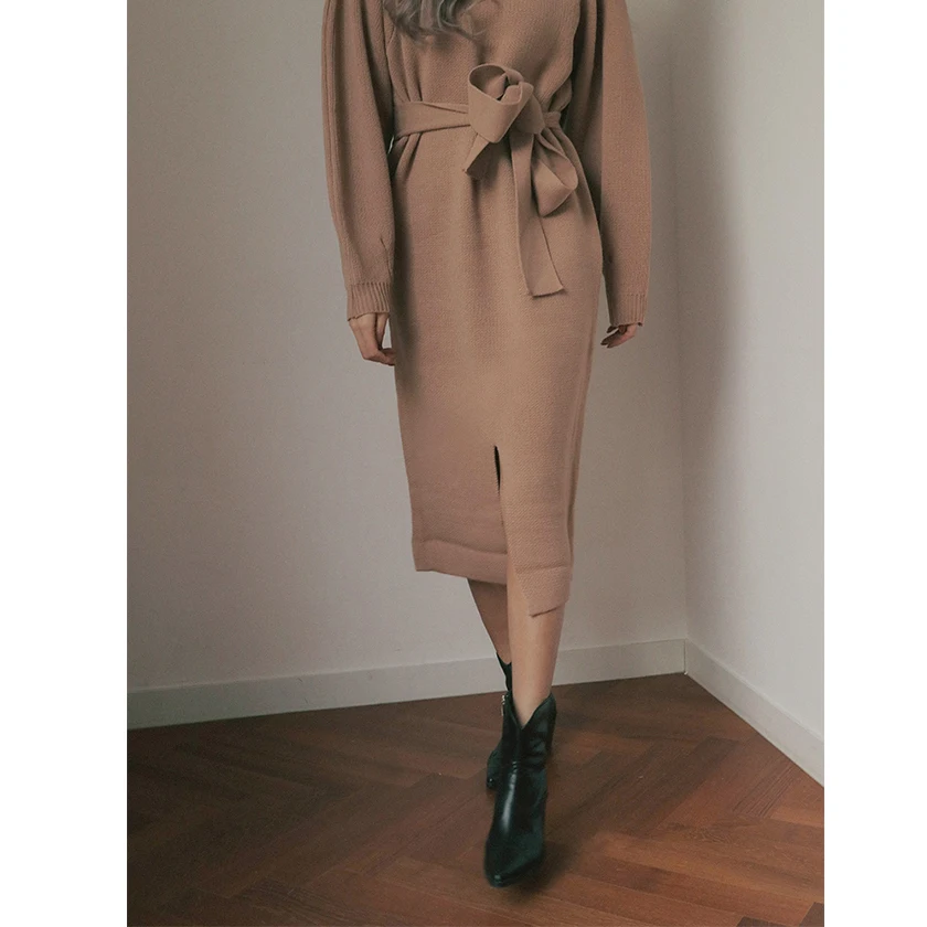 Женское трикотажное платье-свитер с разрезом спереди и длинным рукавом | Женская