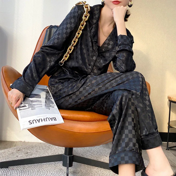 

Spring and Autumn Ice Silk Pyjamas Ins 2020 New Black White Silk Home Clothes Can Wear Outside Fashion Pajama Set Women