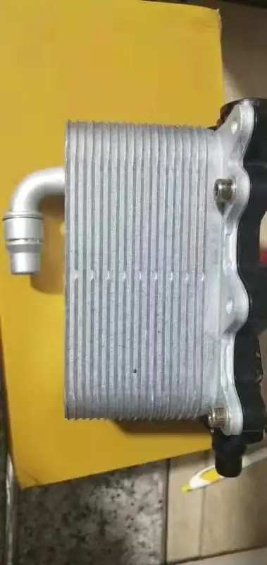 Масляный радиатор двигателя для BMW 520d 525d 530d OEM: 17217803830 17212249465
