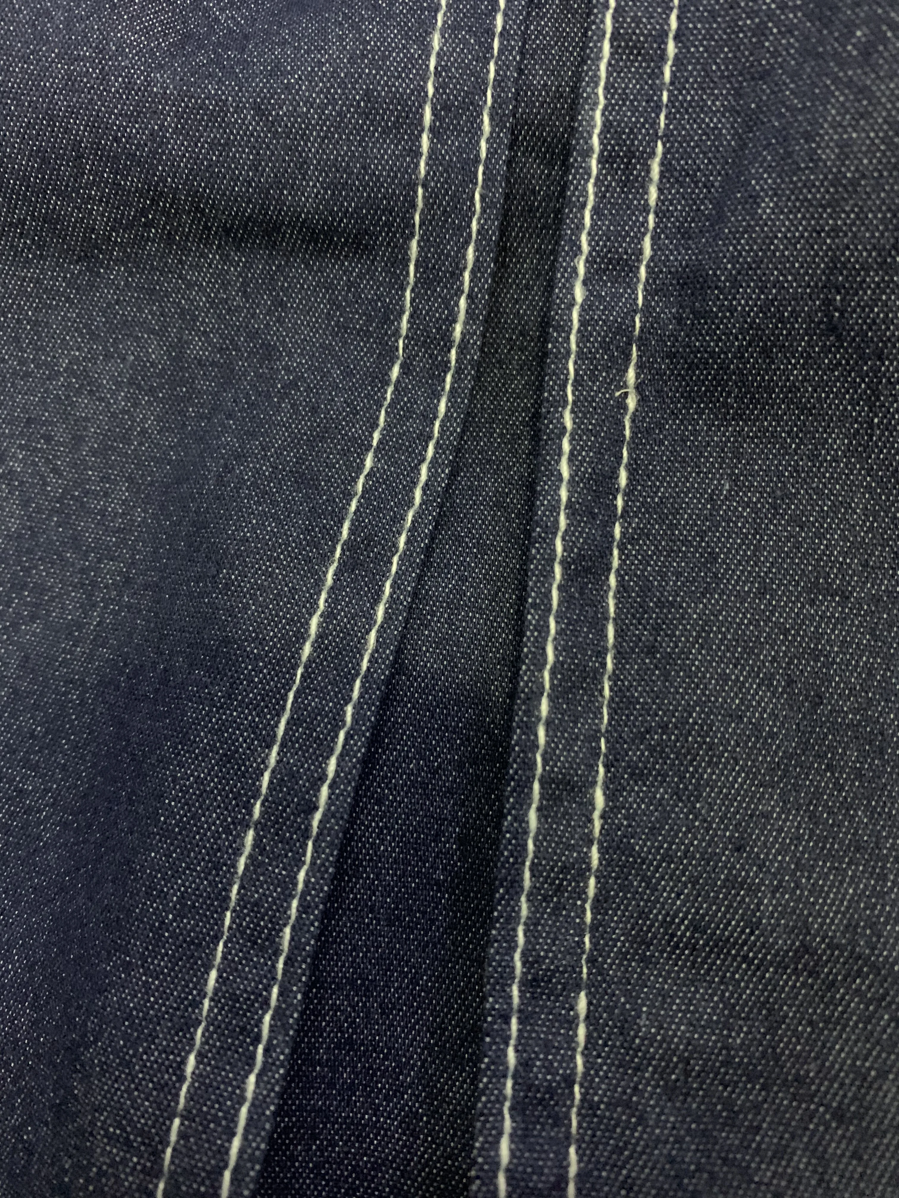 Женское джинсовое платье длинное плиссированное средней длины с лямкой на шее